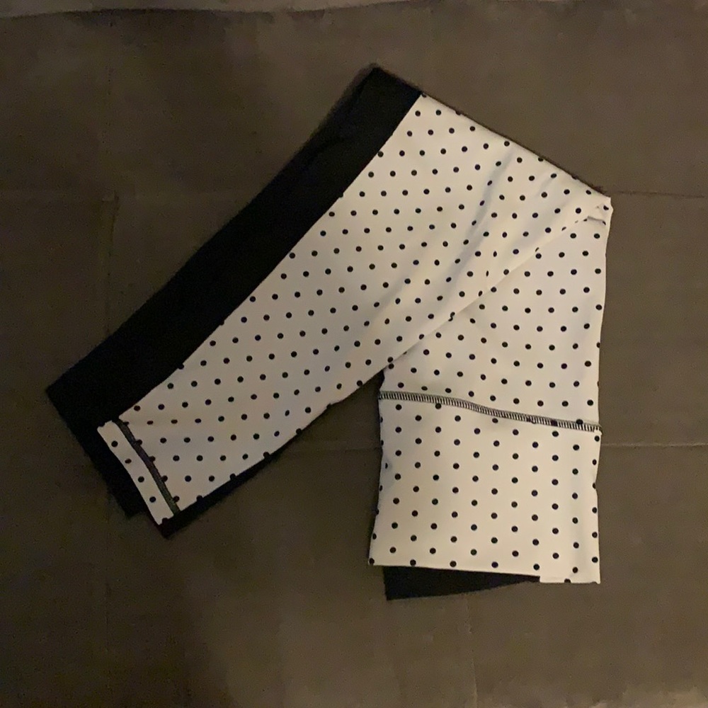 Black and white polka dot DYI leggings!